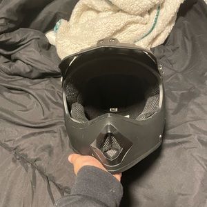 Dirtbike helmet bit dirty but good quality.